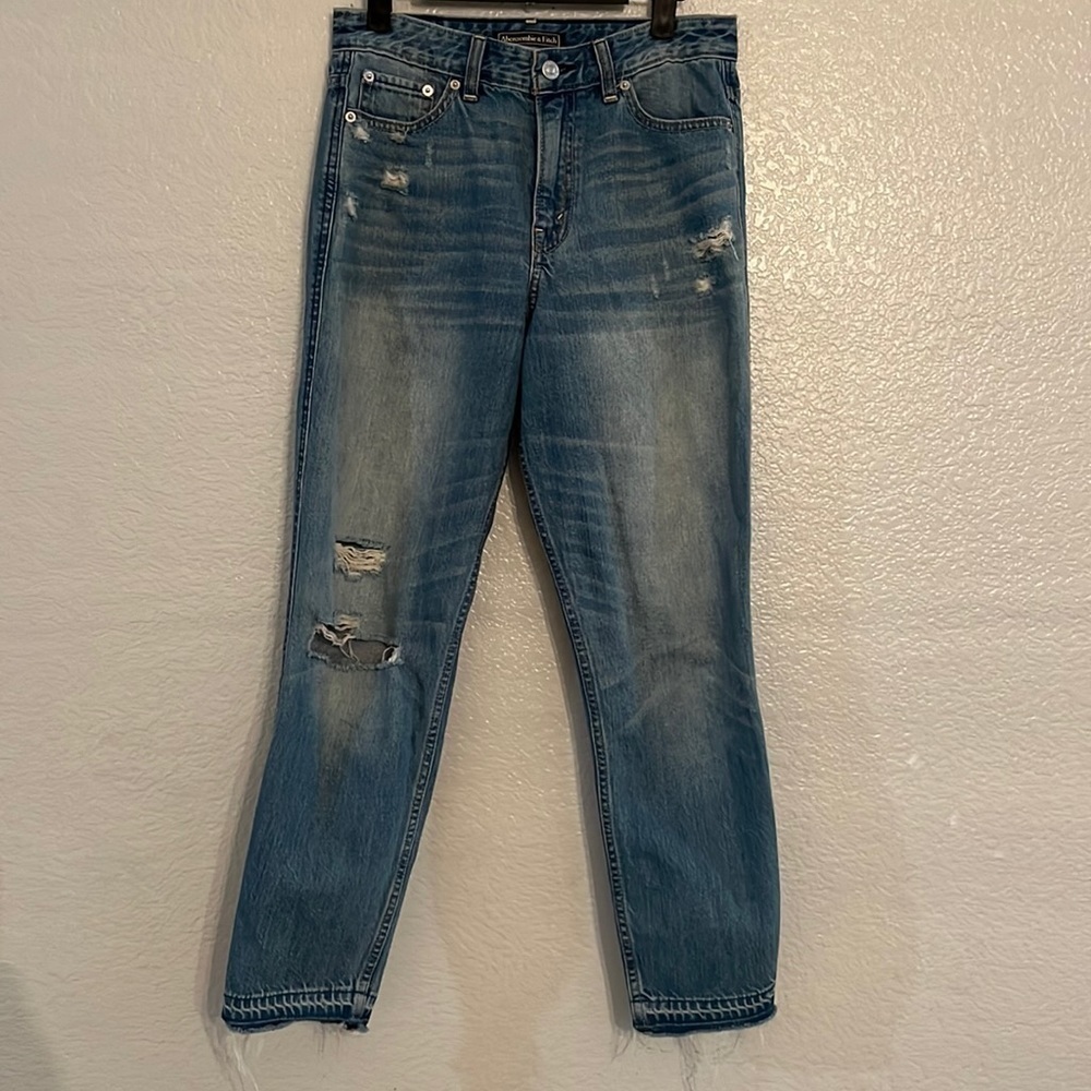 Abercrombie & Fitch Signature Distressed Jeans - Picture 1 of 5